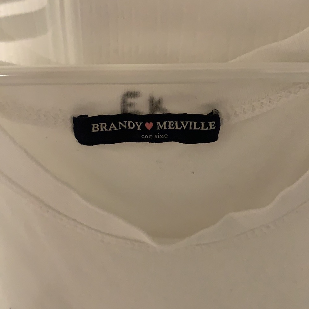 Brandy Melville t-shirt - Picture 2 of 3